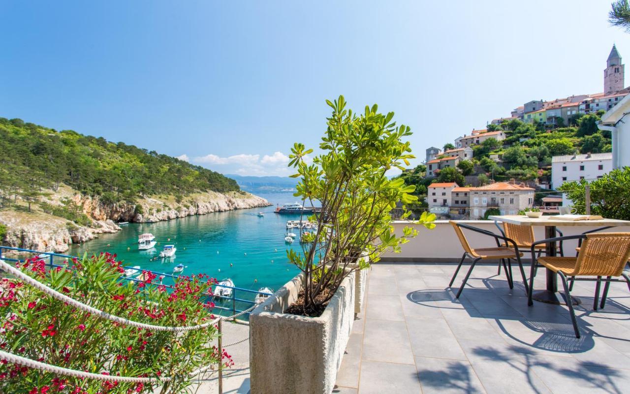 Seafront With Amazing Seaview Apartment Vrbnik (Primorje-Gorski Kotar)